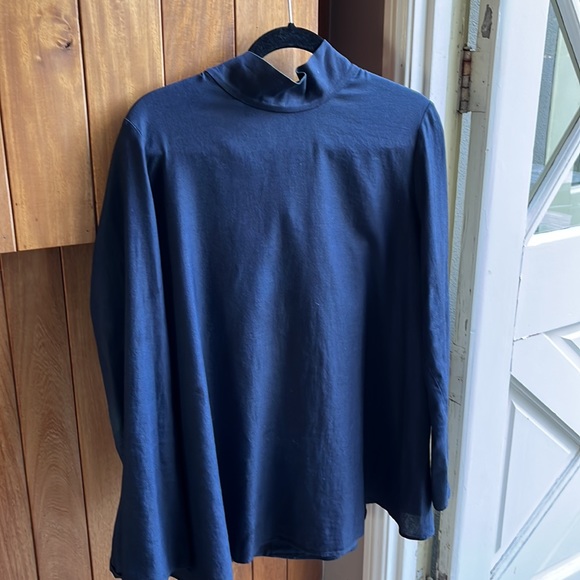 beautiful navy linen shirt by Cos with tie in back - Picture 2 of 2